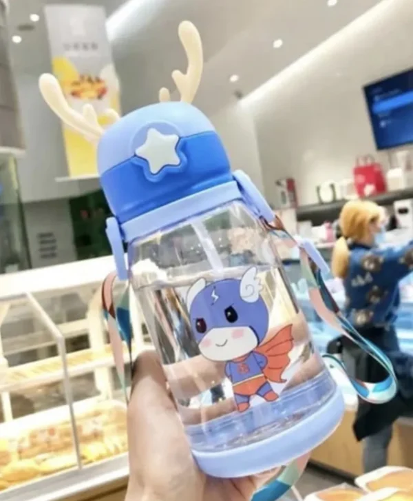Deer Horn Shape Water Bottle with Cartoon Character for Kids 600 ML capacity, the bottle provides ample hydration for kids  - Blue - Image 4